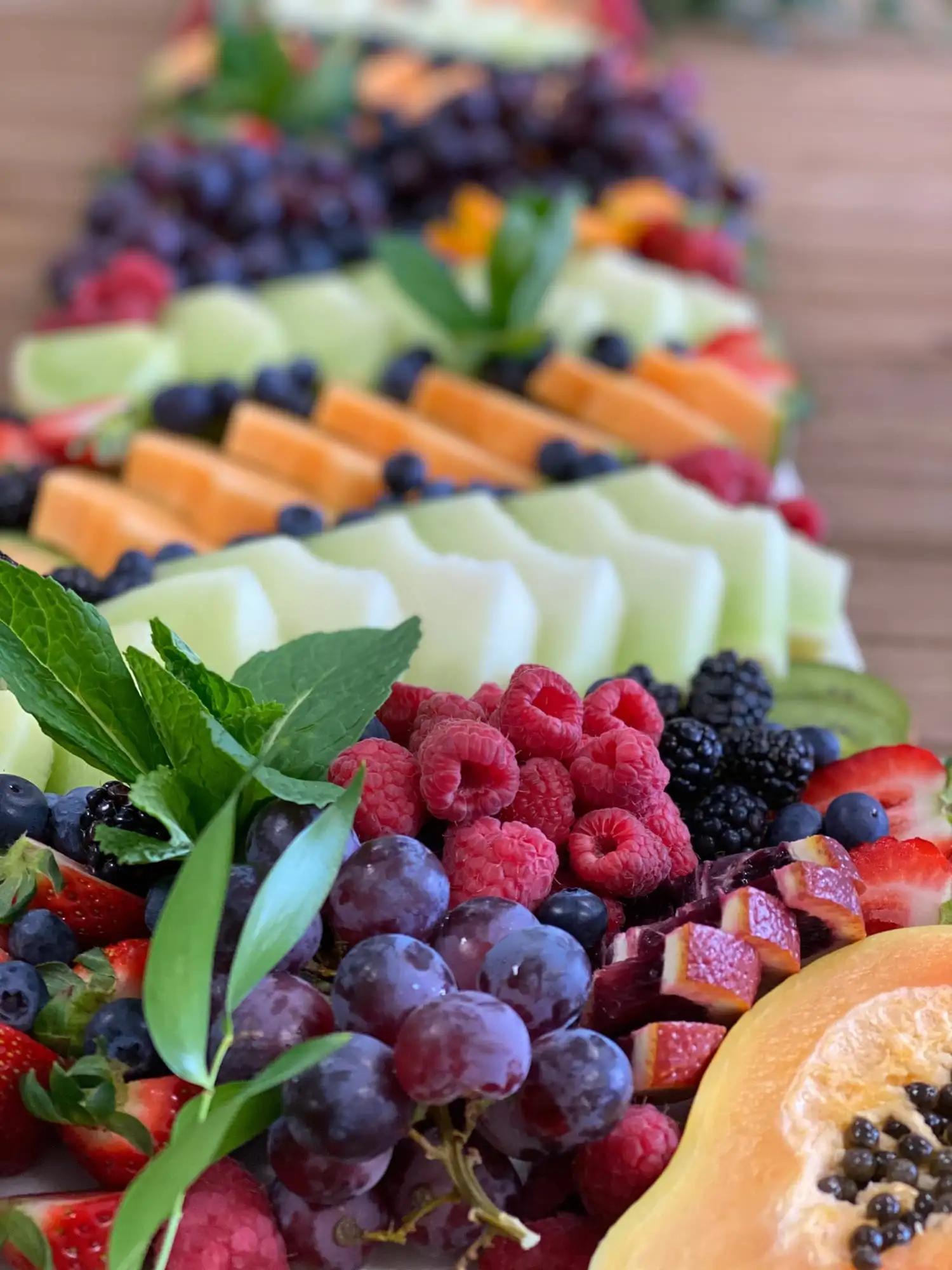 Long display of fresh seasonal fruit for 20 to 25 guests (view 3)