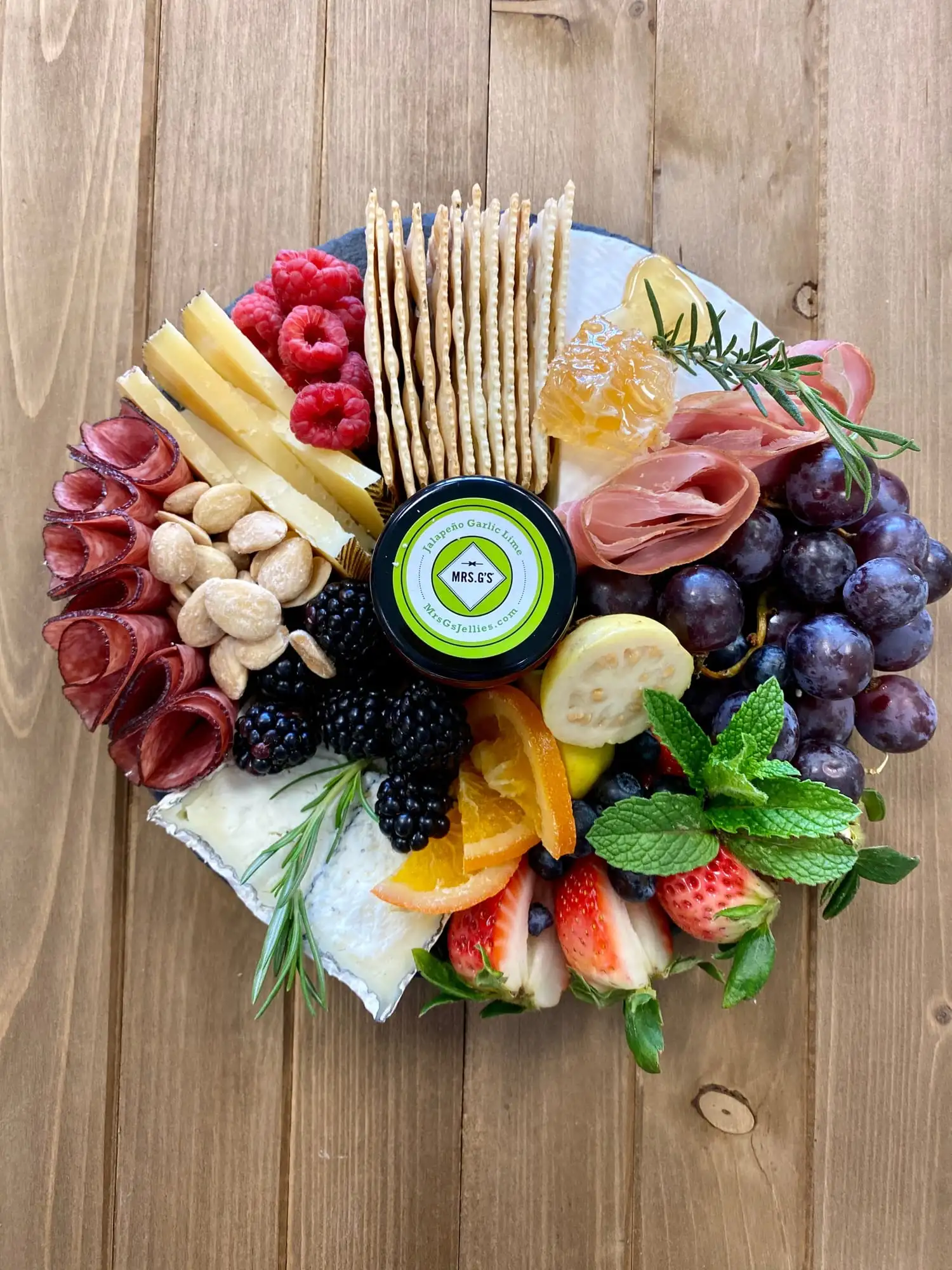 Round board of cheeses, cured meats, fruit and nuts for 4 to 6 people (view 4)